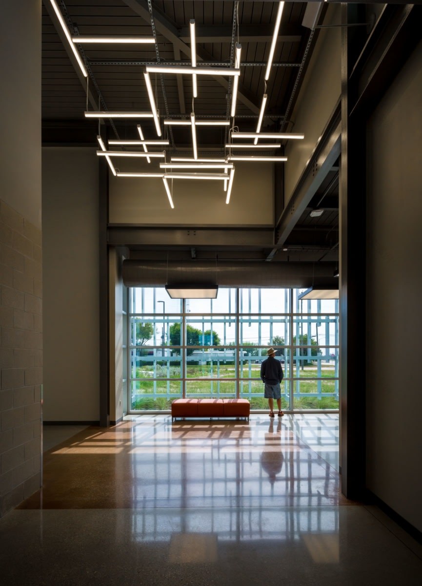 德州科技大学现代化培训中心丨美国德克萨斯丨RDLR Architects-10