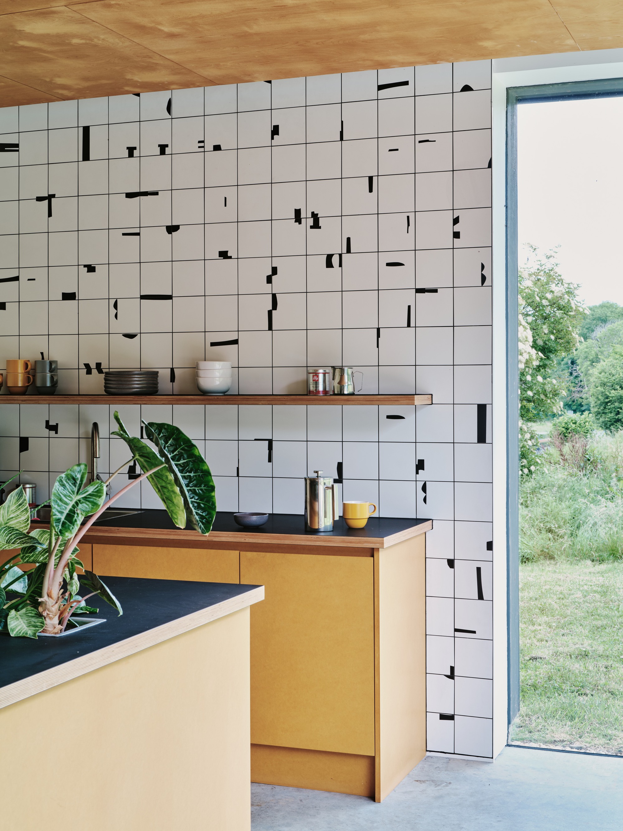 一间办公室和两所房子丨英国因弗内斯丨Loader Monteith-43