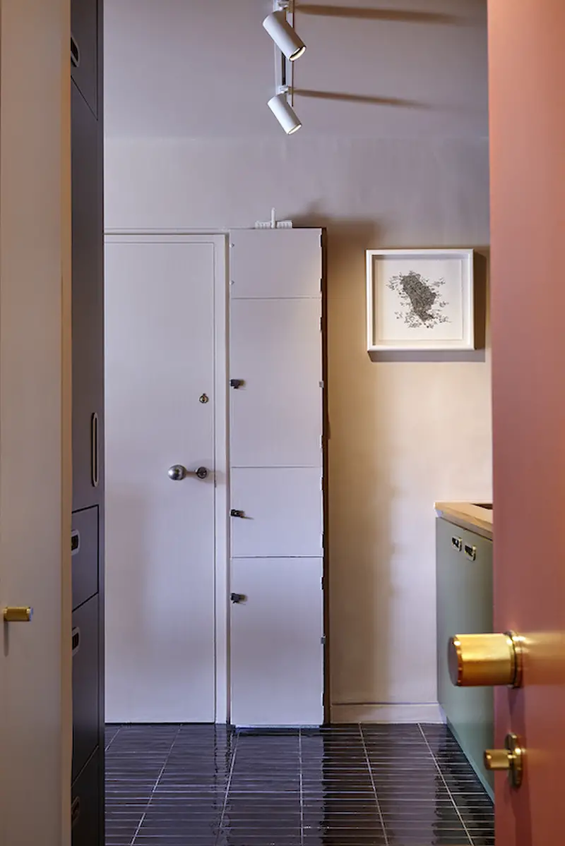 伦敦 Barbican 公寓巧妙改造，色彩与空间的完美结合-7