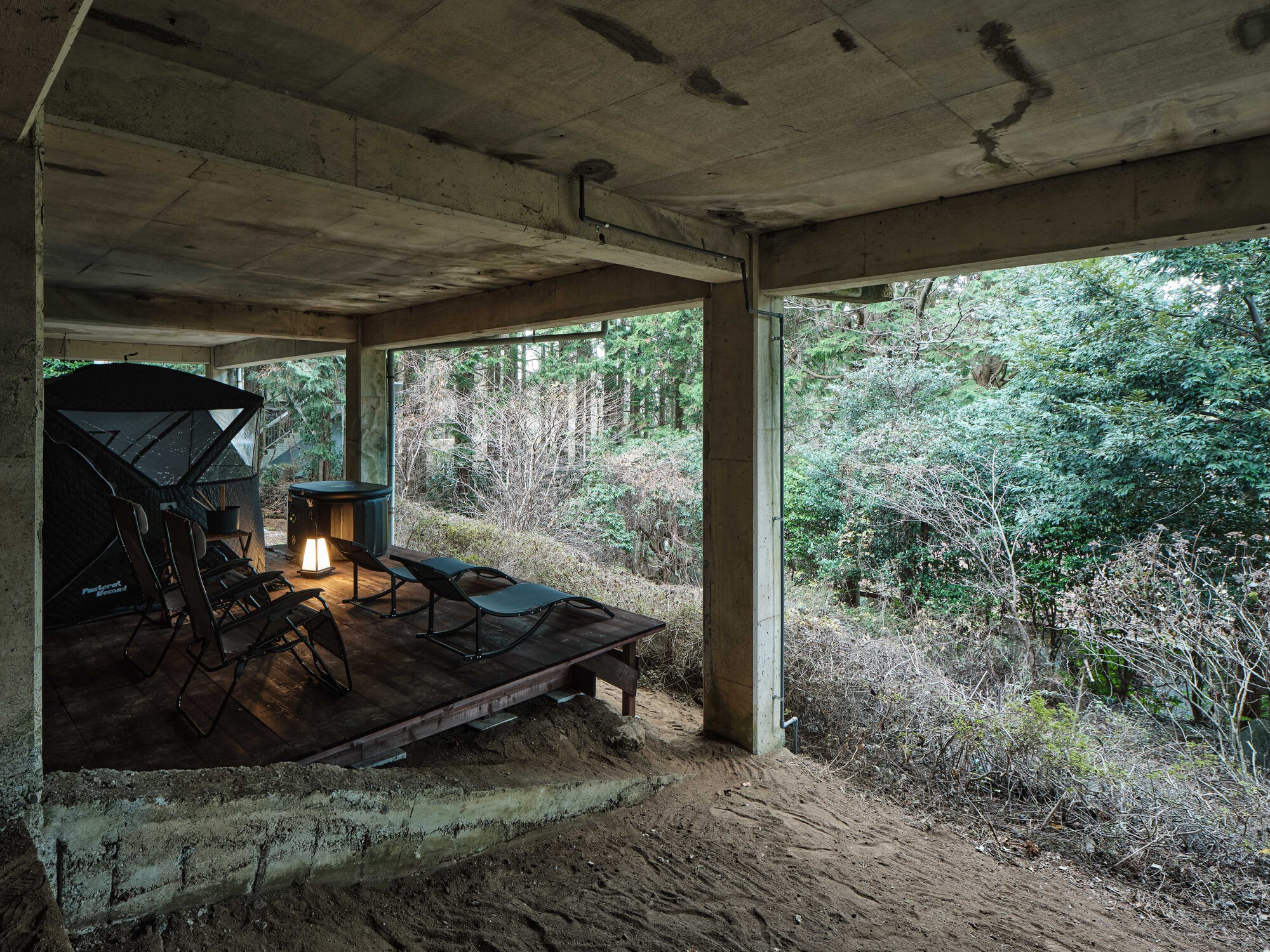 二之平的缘侧(注:缘侧是日本传统建筑中房屋与庭院之间有屋檐的走廊空间) 丨日本神奈川丨HAMS and,Studio-41