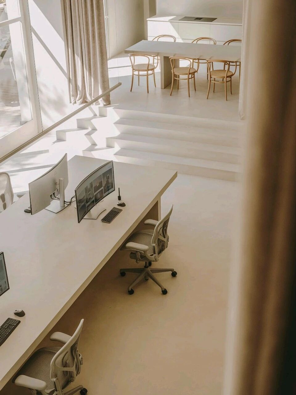 极简办公空间美学丨Isern Serra-53