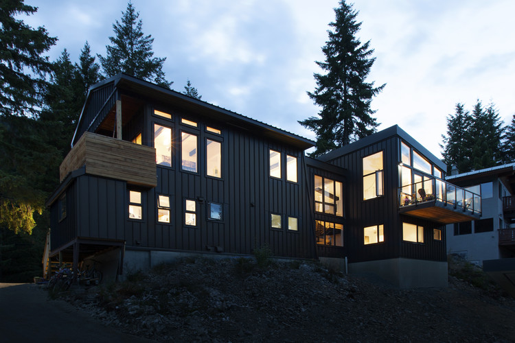 惠斯勒老屋翻新,现代仓库工业风格与传统船舱的完美结合-4