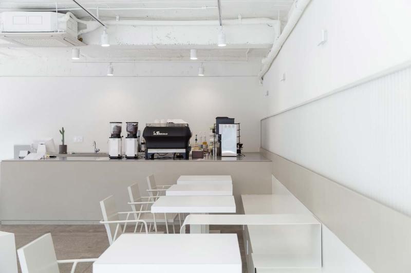 现代简约风 28 平米咖啡厅设计-13