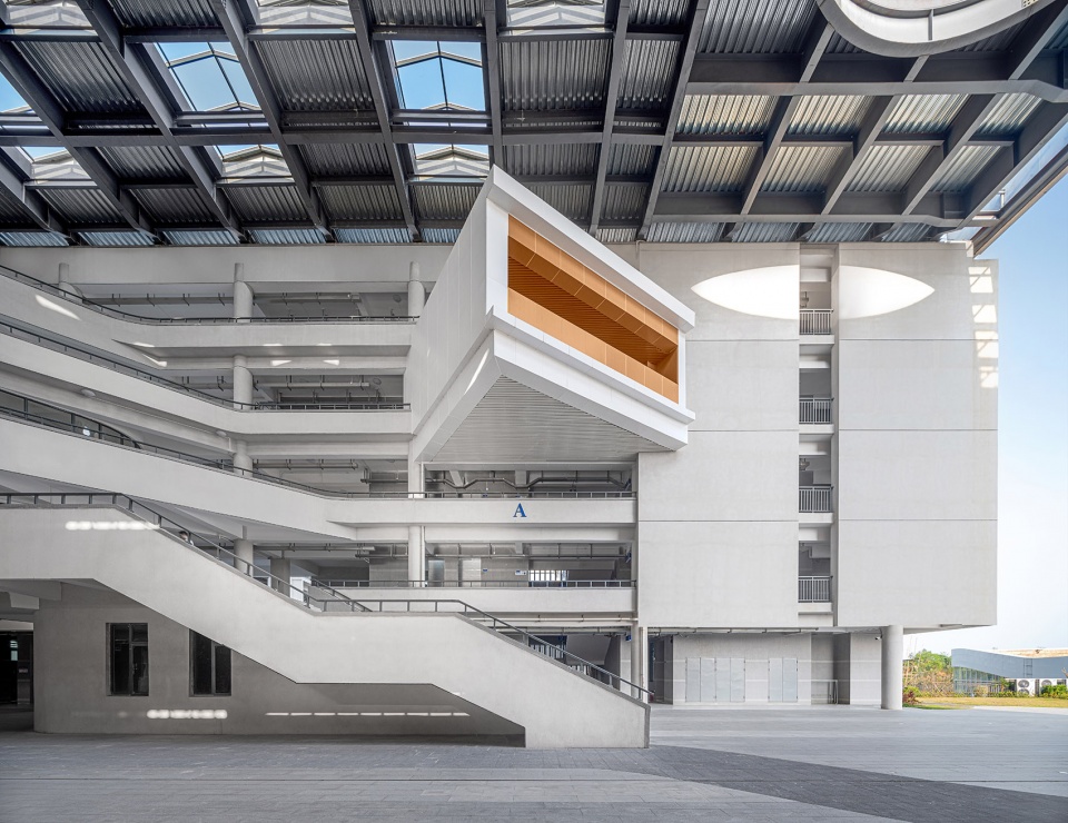 广东石油化工学院公共教学组团——依山傍水,打造生态校园-70