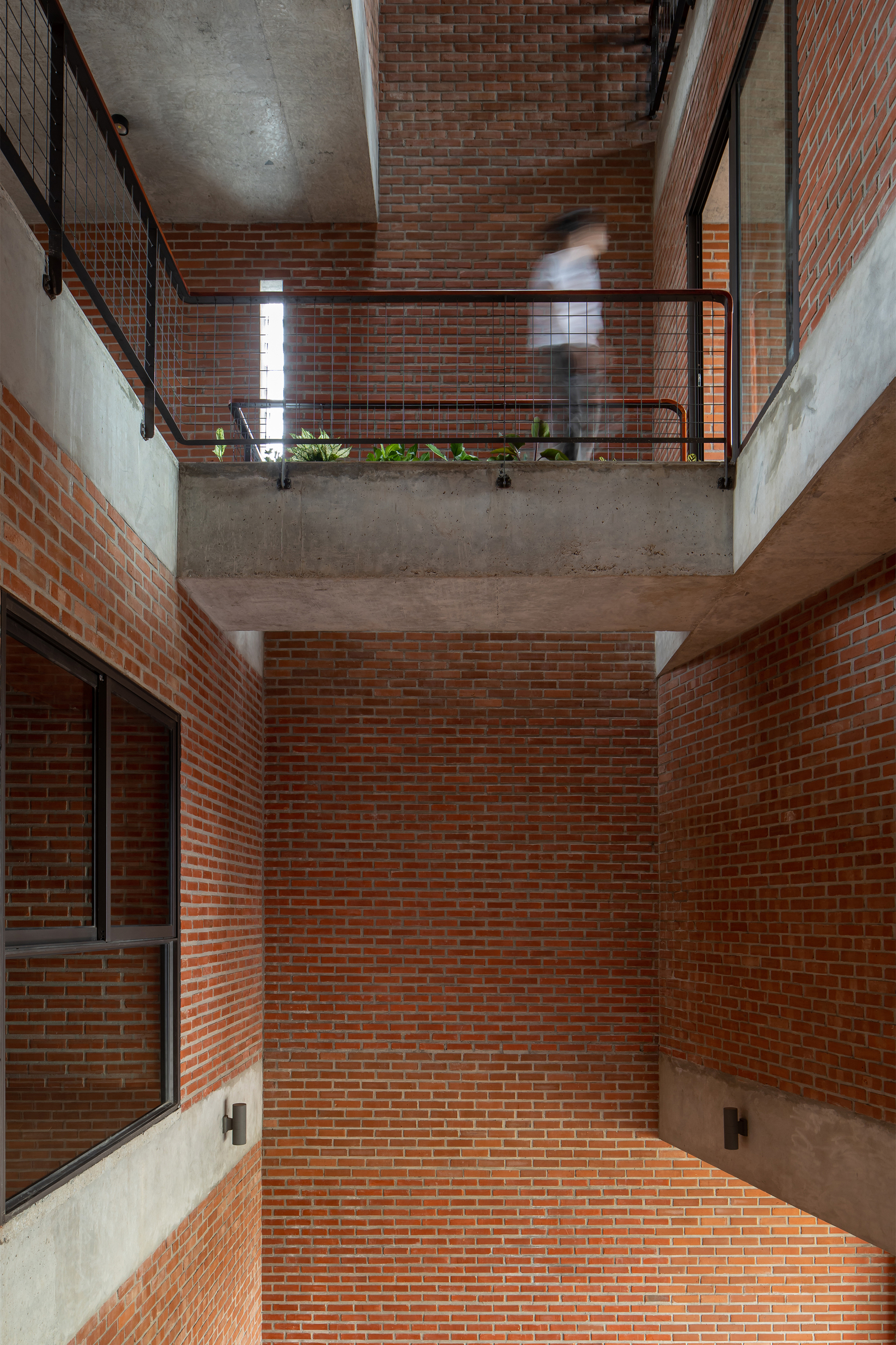 热带风情；热带律动（二者在不同语境中均可准确表意，若仅选一个，可根据具体语境选择热带风情） 丨越南河内丨H&P Architects-34