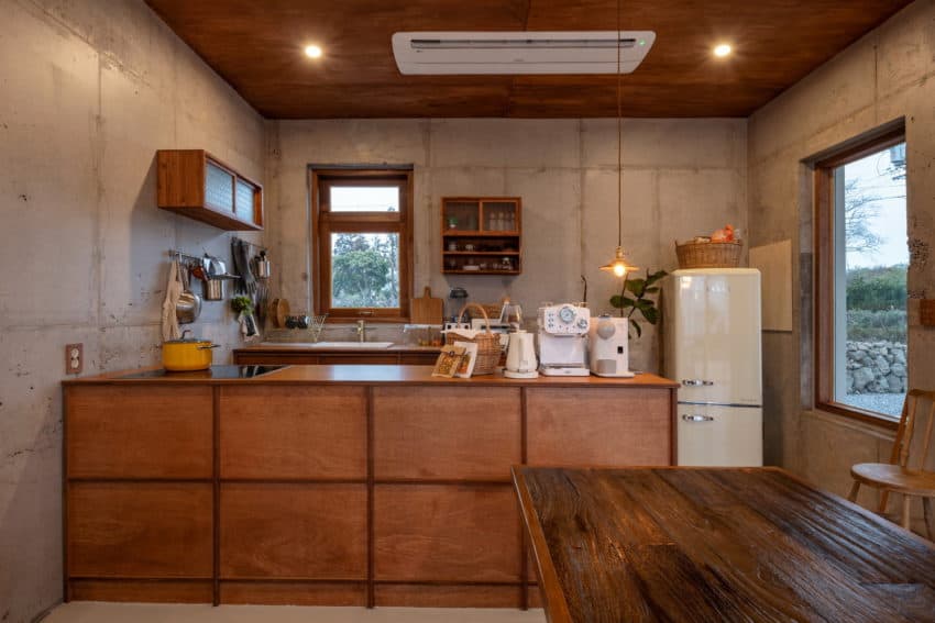 Simply rectangular Draindot guest house created by STARSIS + ilsang workroom as a uniquely shared island living space-15