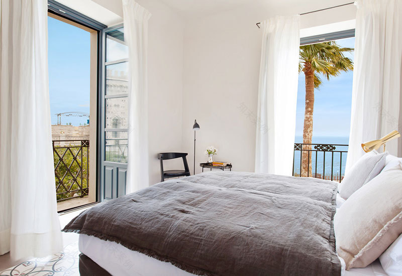 色彩斑斓的现代地中海风格 | 意大利陶尔米纳度假别墅-12