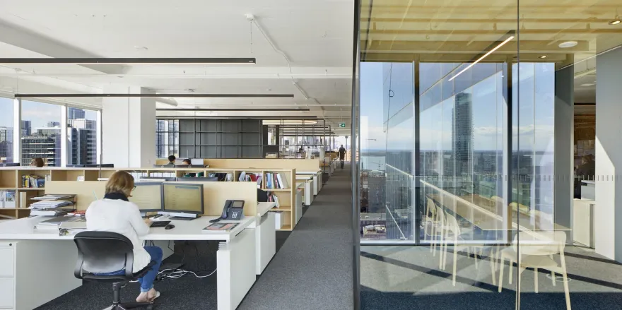 多伦多 KPMB Architects 办公室 | 温馨原木与城市景观的完美结合-35
