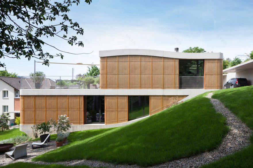 瑞士霍夫斯特滕山坡别墅,弯曲屋顶连接两层空间-4