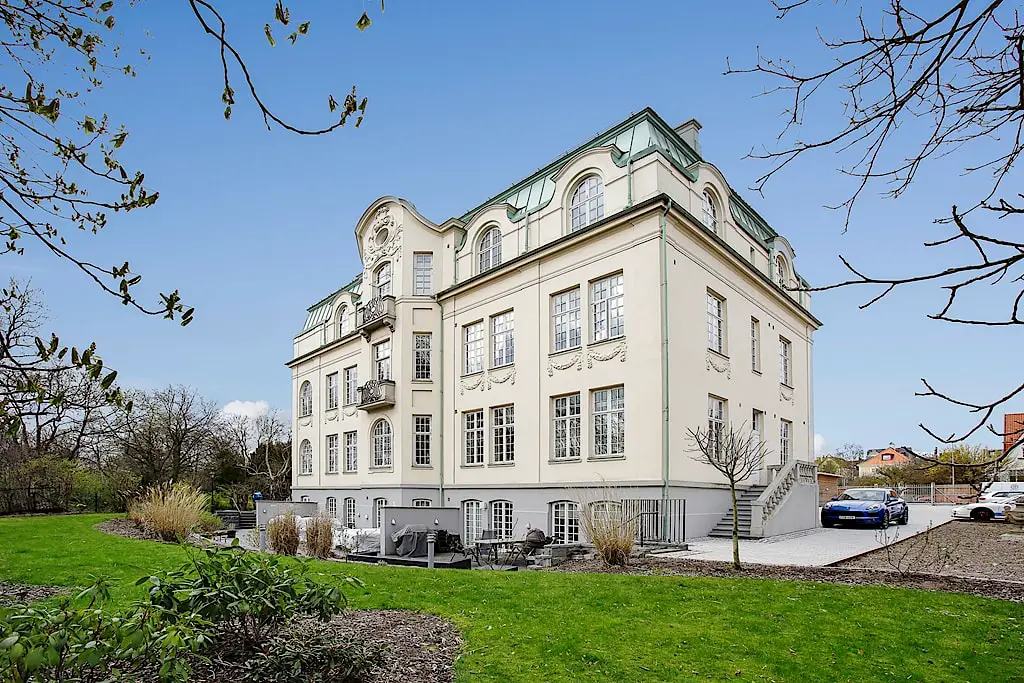 瑞典古堡中的混搭疯狂公寓-16