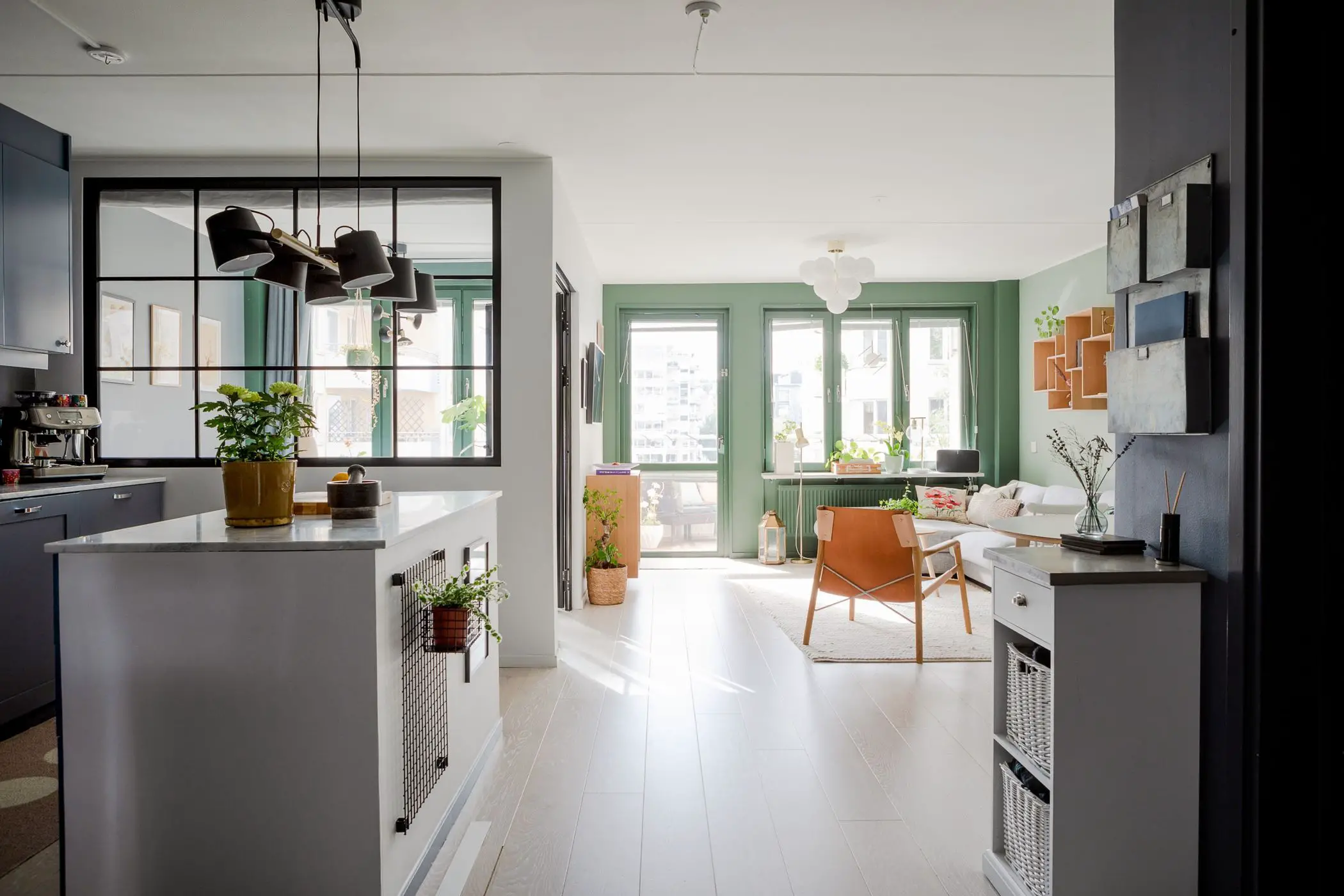 瑞典斯德哥尔摩明亮舒适两居室公寓设计-1