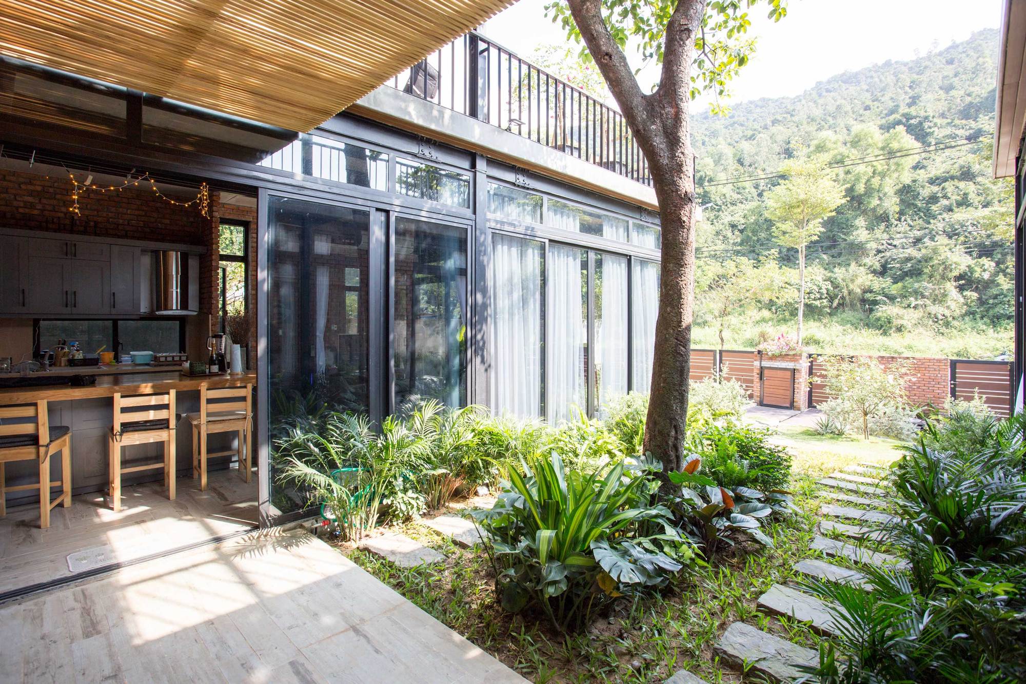 山间双户共享家园·Sơn Trà半岛自然美景中的简约别墅设计-38