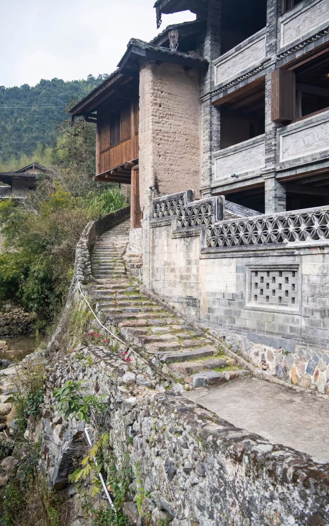 归隐深山，客家土楼变身为文化行馆-24