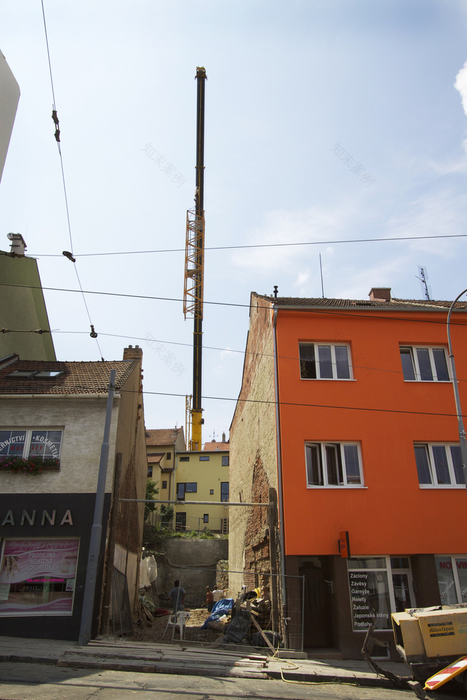 捷克布拉格四层狭长住宅-55