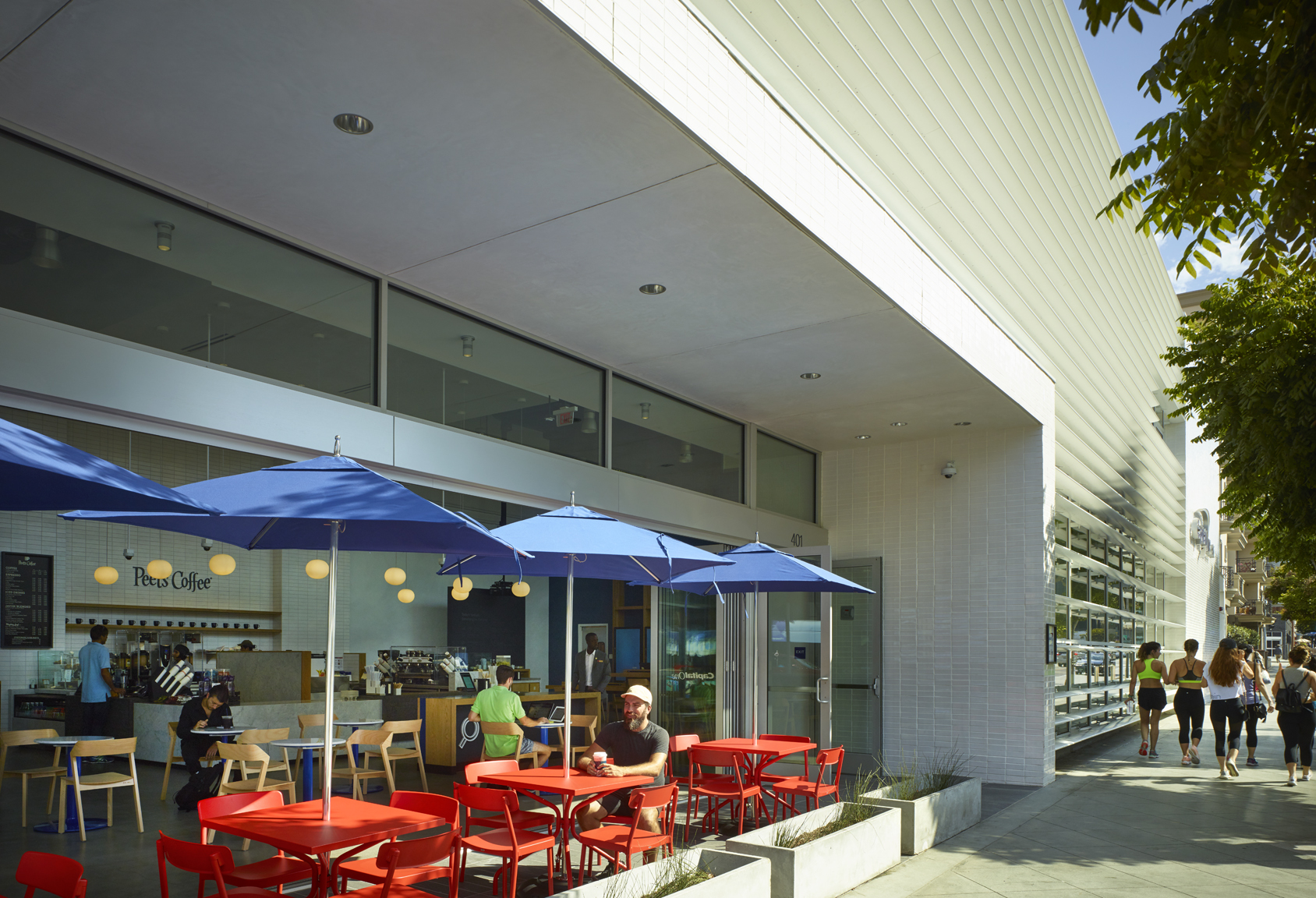 第一资本银行和咖啡馆-17