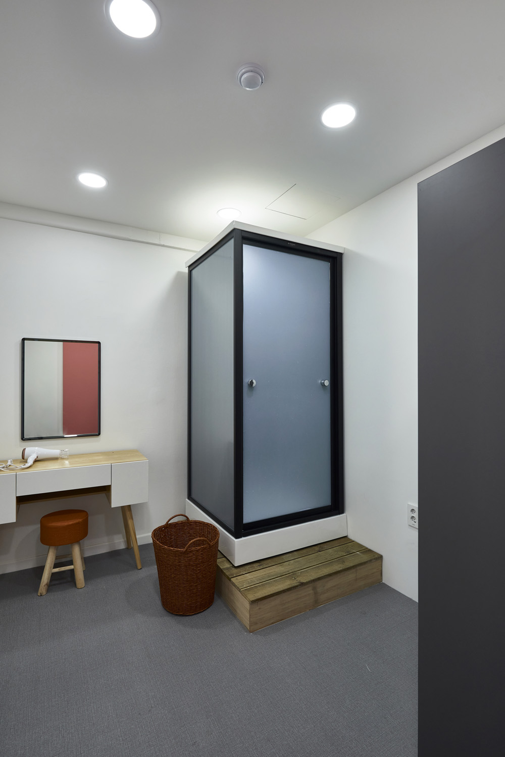 “韩国 YFIT 健身中心，色彩斑斓的室内设计引人注目”-18