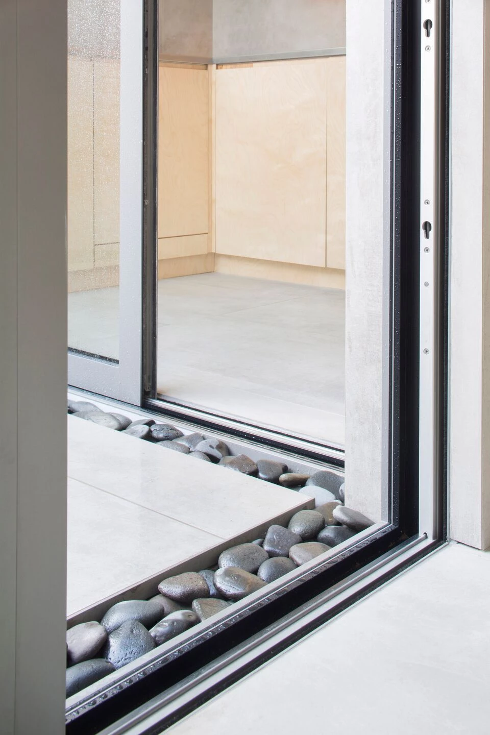 伦敦"Patio House" · 紧凑空间的厨房扩建-20