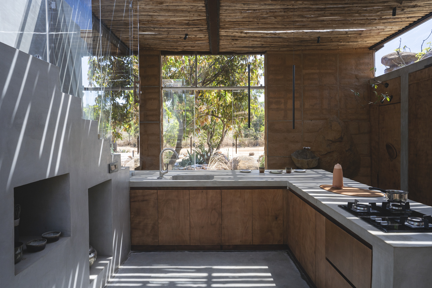 隐于印度荒野的生态友好石墙别墅丨Mitti-28