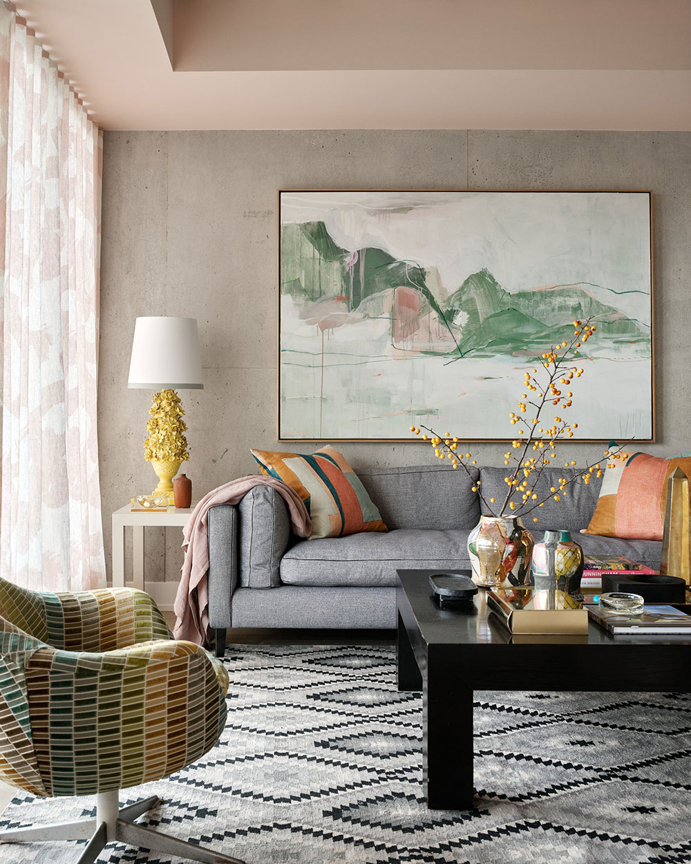 加拿大音乐家 Jann Arden 的粉色工业风公寓-2