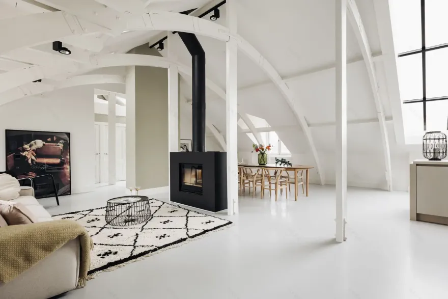 阿姆斯特丹多功能现代公寓,古老建筑的现代新生-3