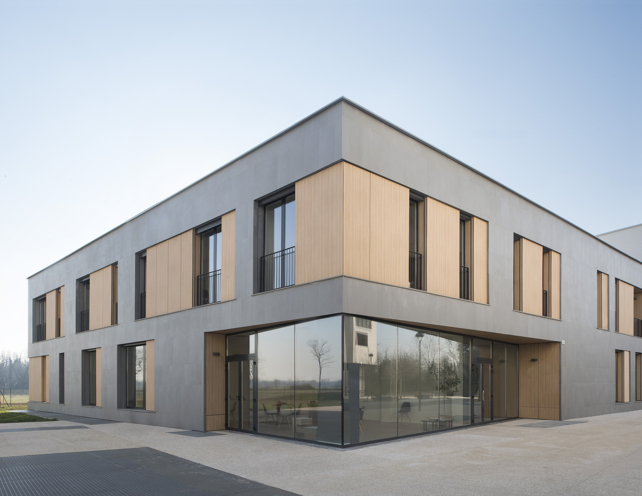 米兰老年住宅区的温馨木色调和谐空间-26