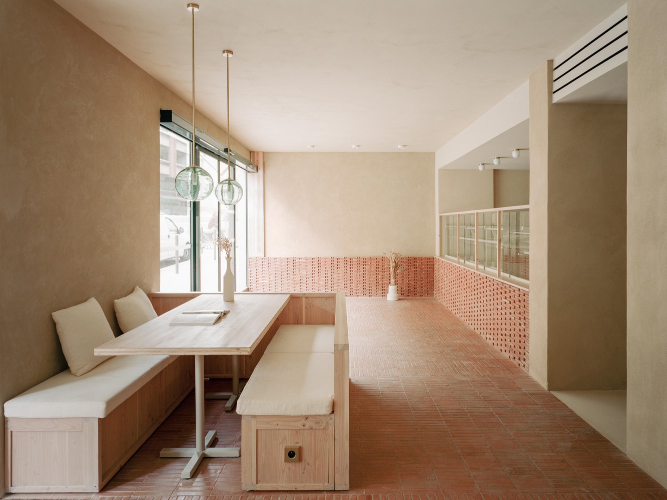 法国圣劳伦特杜瓦尔市 Pugets Artisanal Bakery 的艺术烘焙设计-8