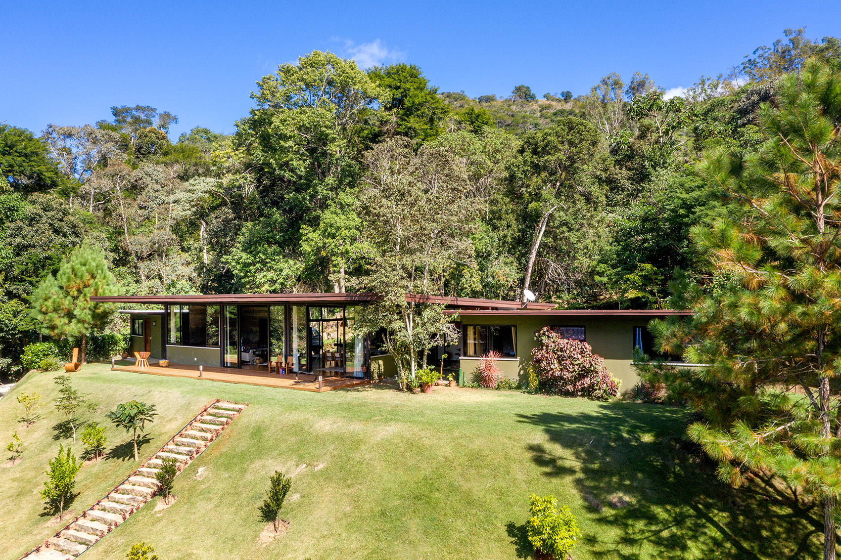 Videiras山谷中的住宅，巴西 / Rodrigo Simão Arquitetura-84