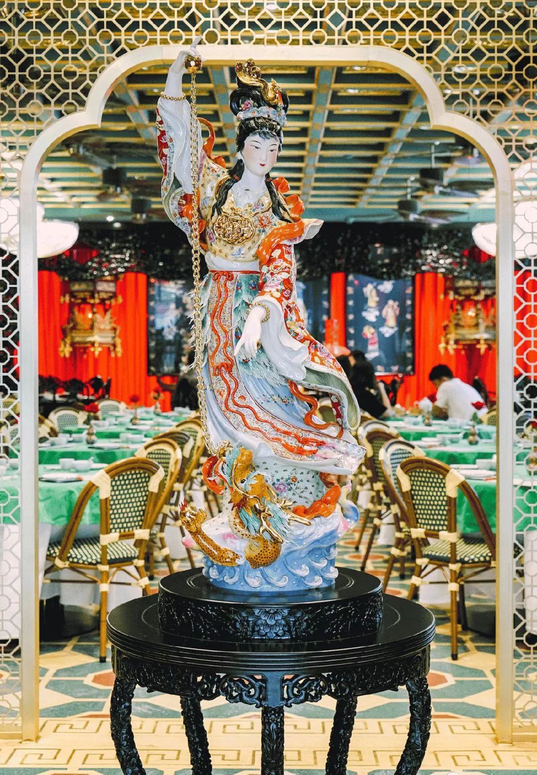 新国潮餐饮设计风靡上海,传统元素演绎现代美学-68