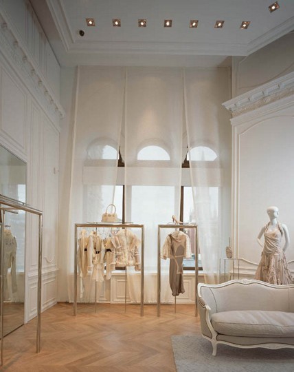 克里斯汀·迪奥，古姆百货（注：GUM一般指俄罗斯莫斯科的古姆国立百货商场，如果这里的GUM有其他特定含义，请根据具体语境判断） 丨俄罗斯莫斯科-7