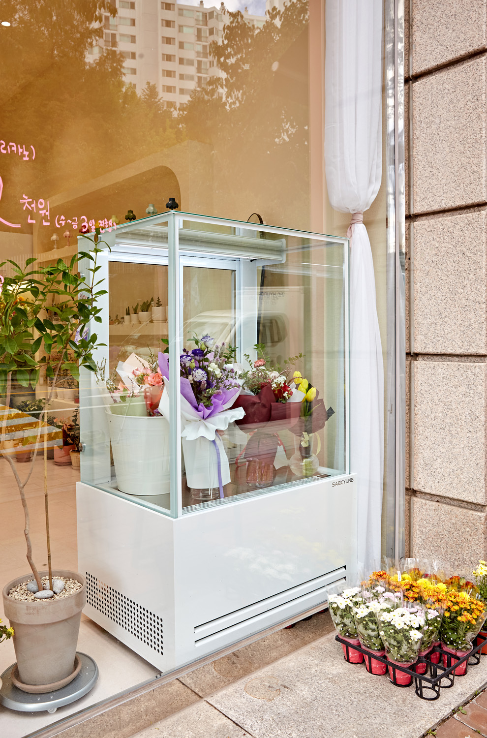 白色与木色交融，14 平极简卧室设计-12