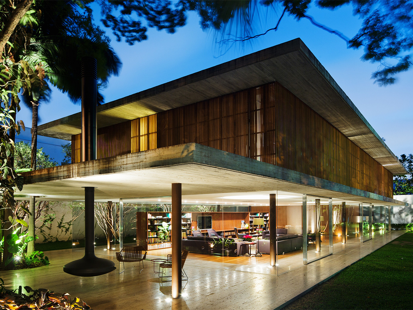 巴西 Toblerone 住宅 | 开放式布局,木结构网格,室内外自由空间-12