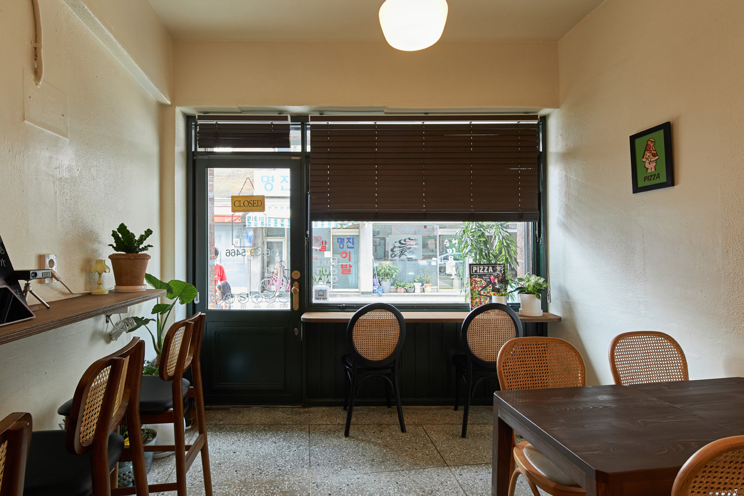 彩色点睛，7 平米小店的独特设计-6