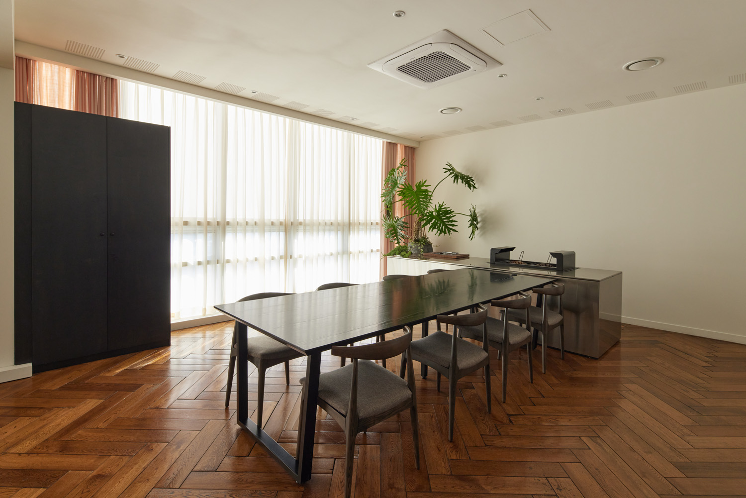 高级白色与木质，打造 92 分豪华室内空间-2