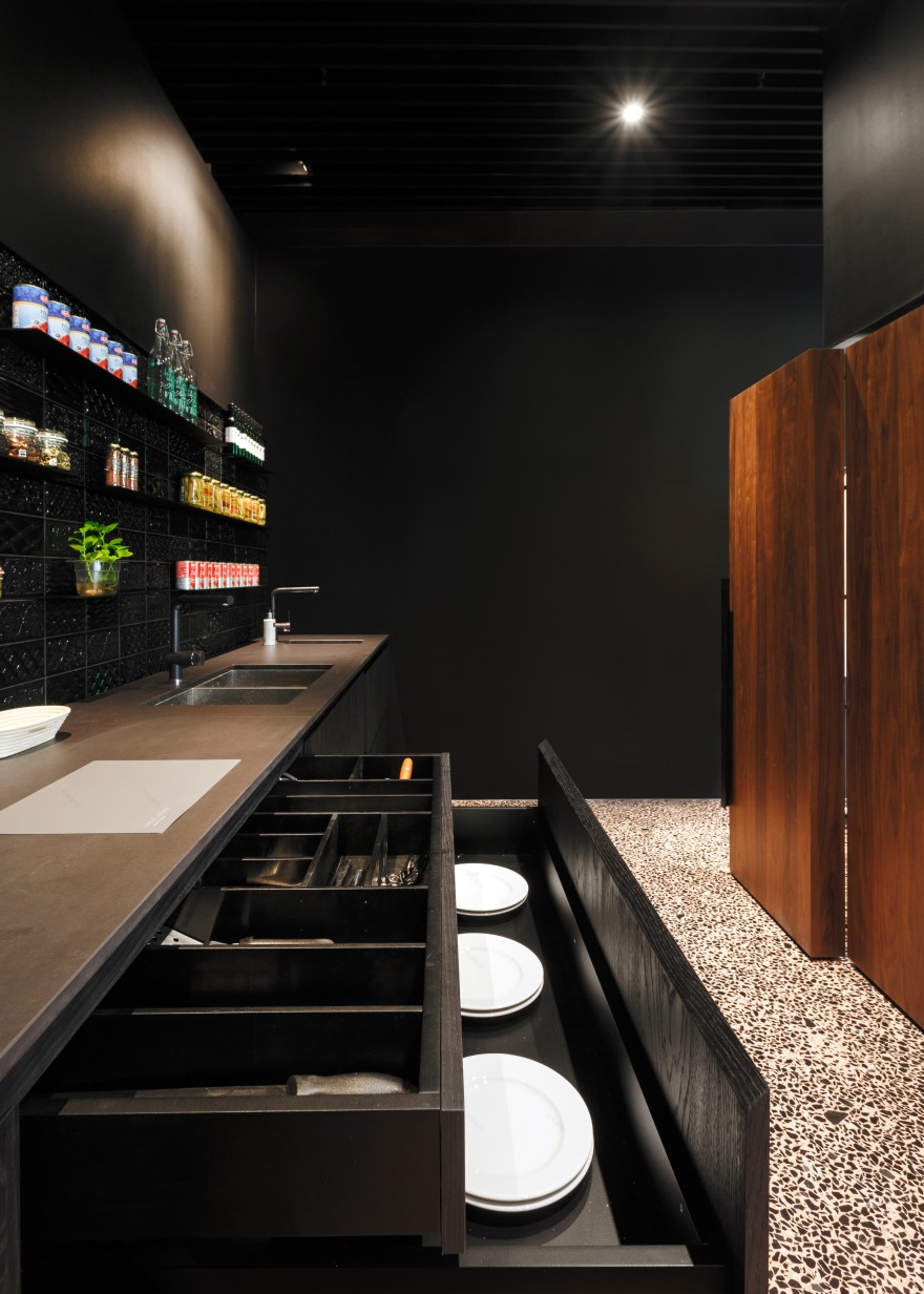 RevoLution Signature Restaurant 旋转厨房设计-35