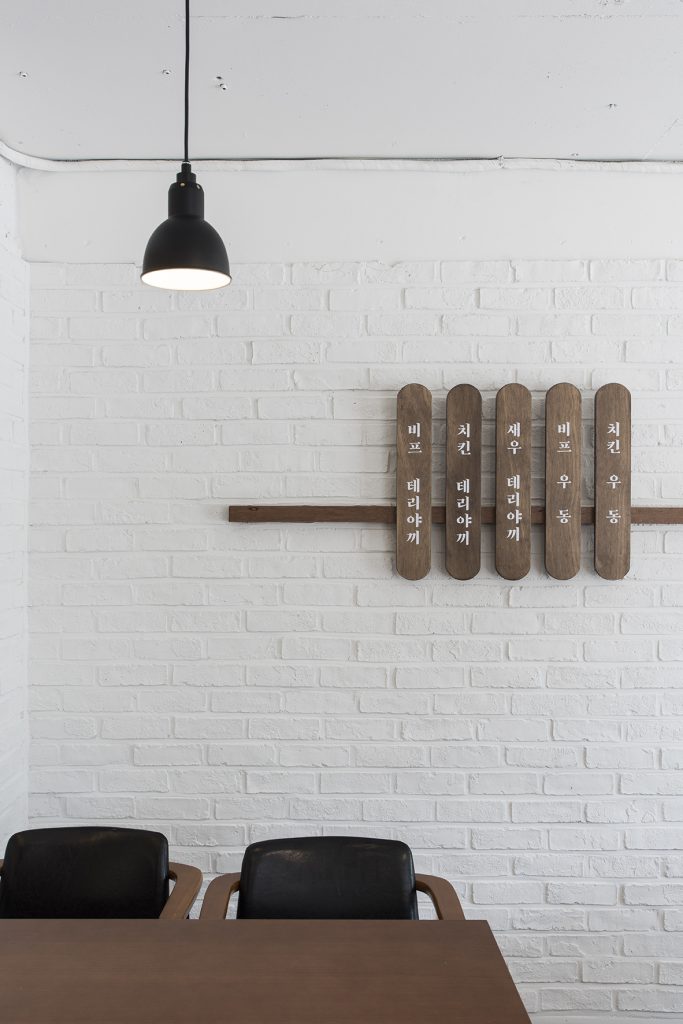 19 平米韩式小食堂，极简氛围中的温馨美食空间-15