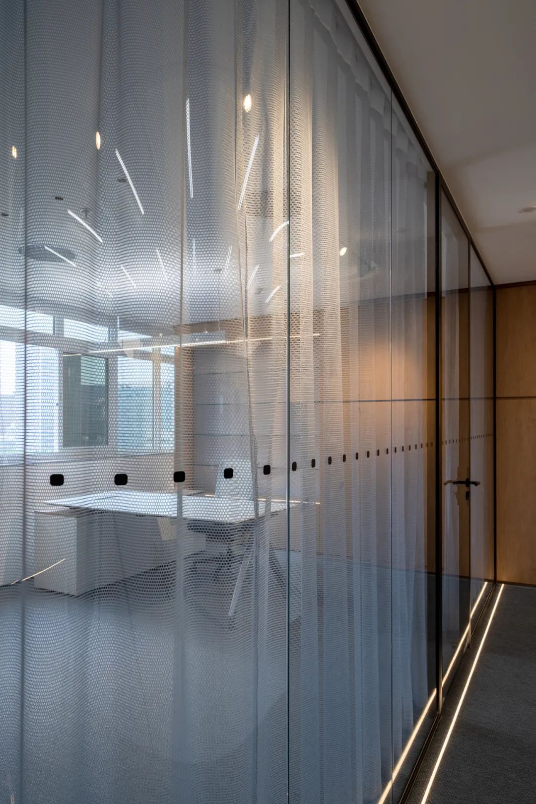 苹果办公室北京 · 最大化利用自然光的现代办公空间设计丨中国北京丨秦国鹏,屈飞婧-18