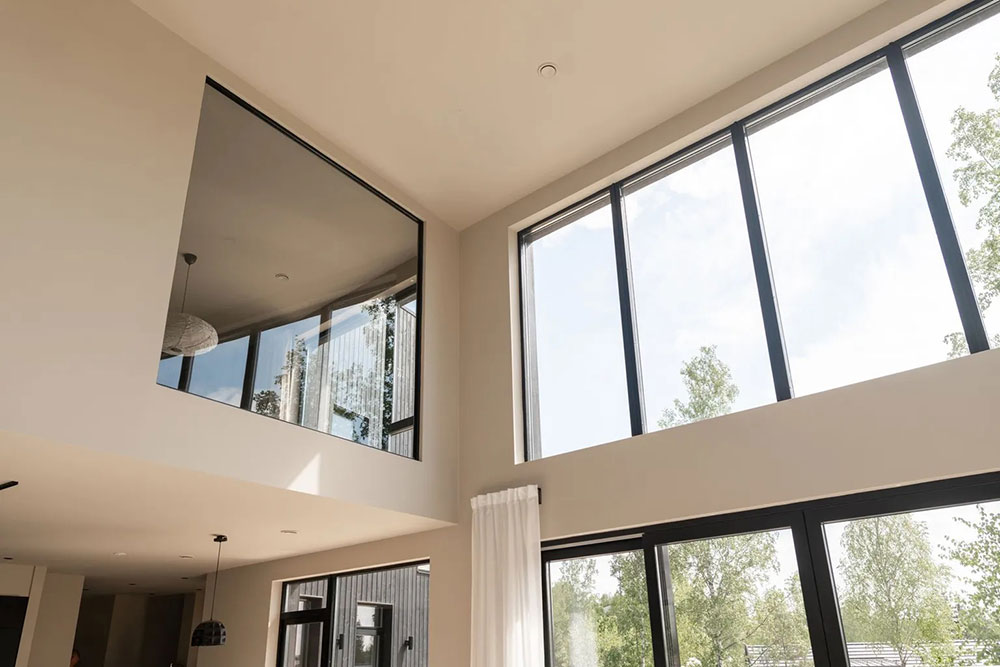 瑞典现代木屋 | 简约明亮的黑色魅力-6