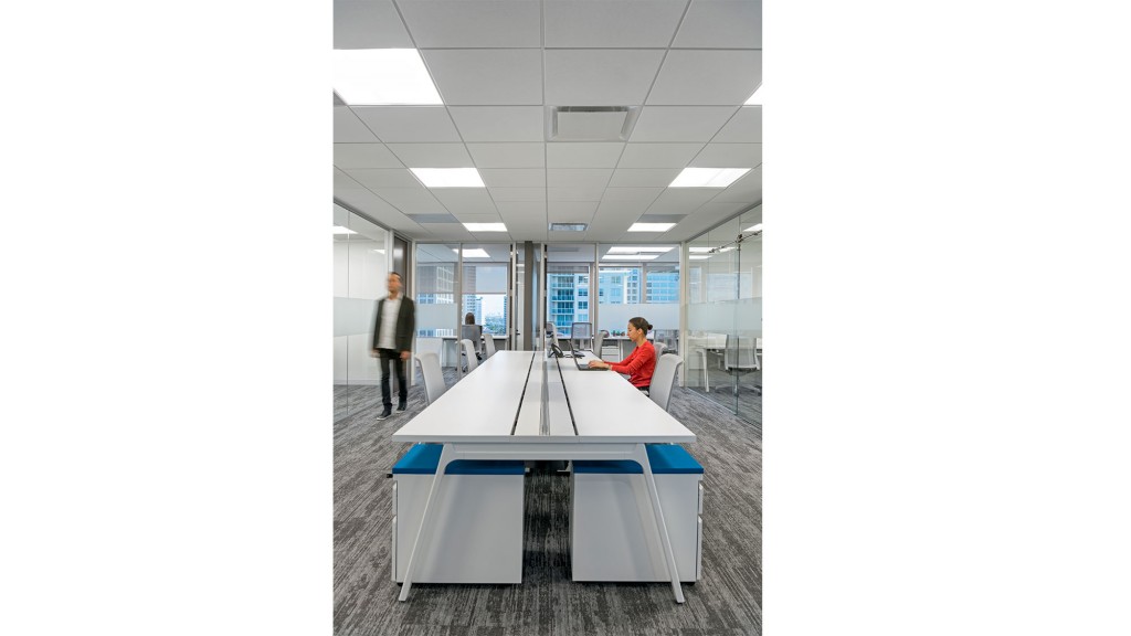 Gensler 打造的水岸风情创新办公空间-9