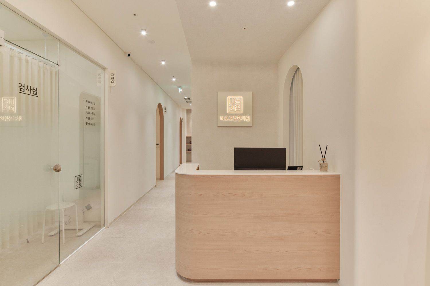 "高级舒适的 31 平米中医诊所设计"-3