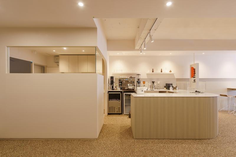 二十平米打造简约清新咖啡空间-9