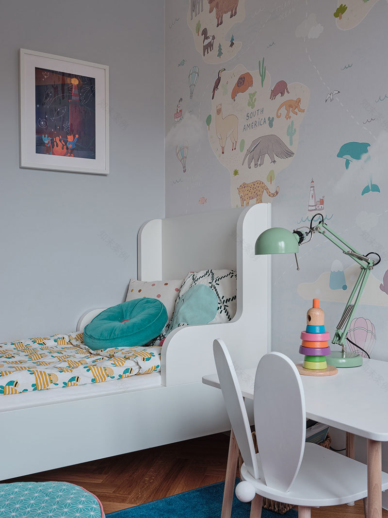 斯大林时代建筑中的现代蓝色公寓-16