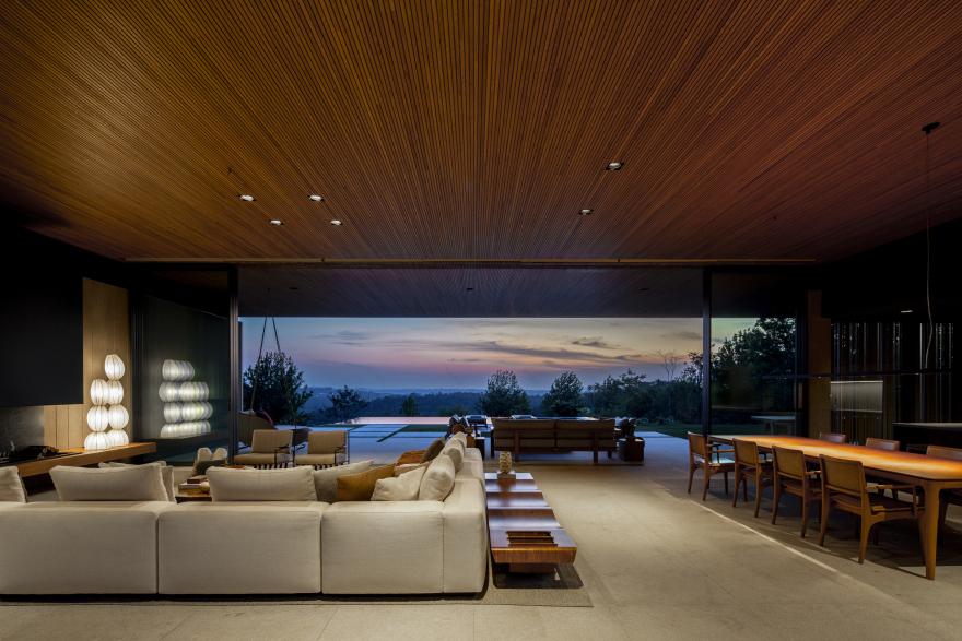 多重上市服务房源(的房屋)
注:MLS是Multiple Listing Service的缩写,即多重上市服务,是一种房地产行业的房源共享系统所以MLS House指纳入该系统里挂牌待售的房屋 丨Cape VerdePaul-47