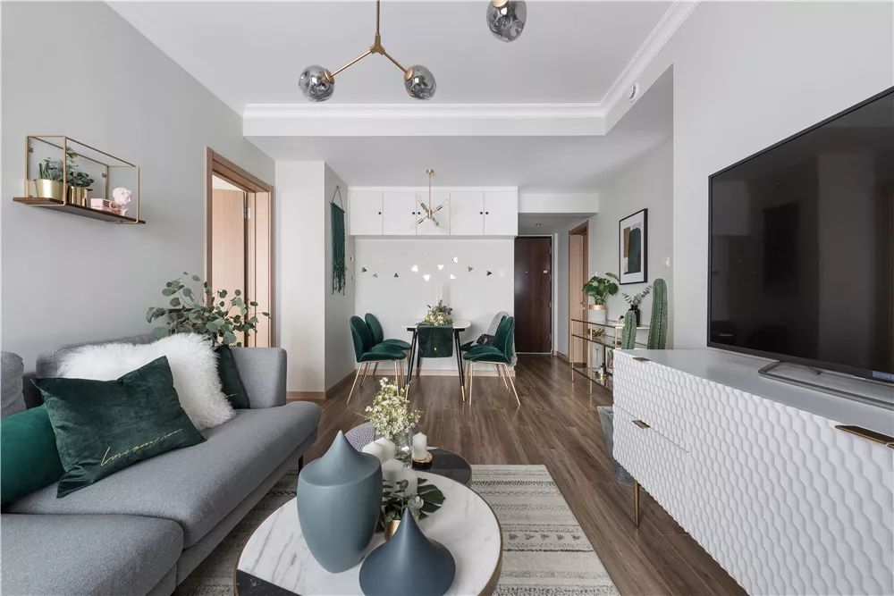 90 后女生 70㎡北欧轻奢小窝,墨绿++ 黄铜演绎精致生活-6