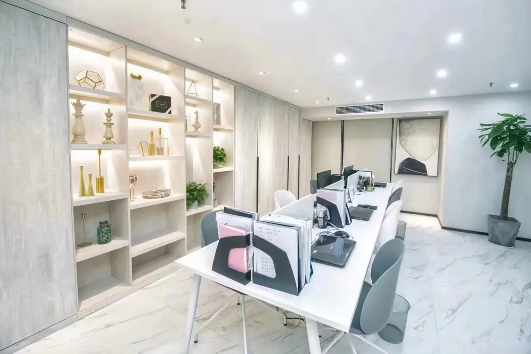 武汉科技感办公室设计 | 楼梯与前台交相辉映-15