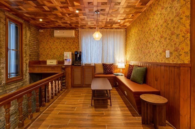 17 坪美妆店，打造简约居家风格-3