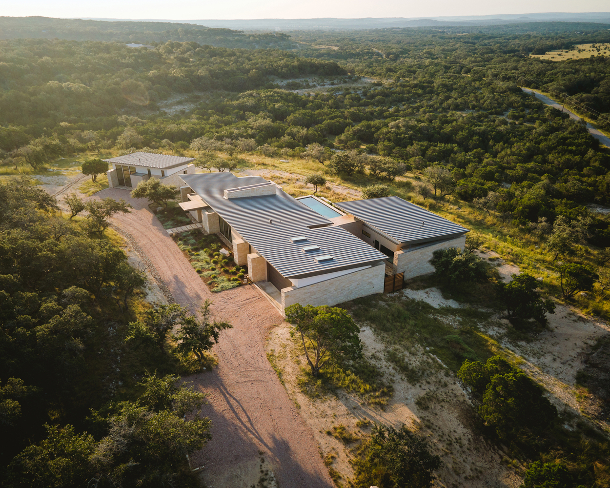 德州山间“梯田”住宅丨美国德克萨斯-0