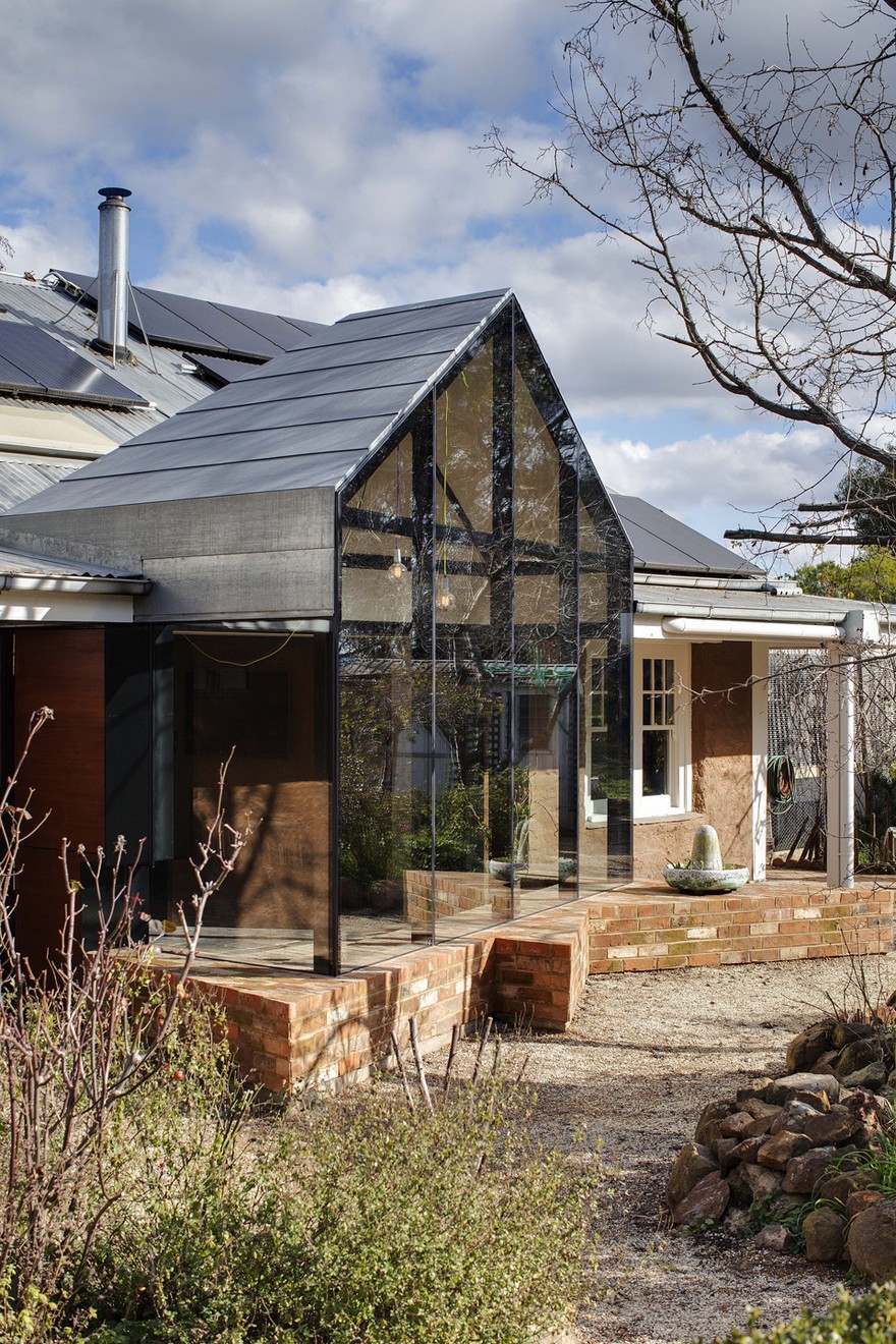 Modern Glass Extension Upgrading Mud Brick House in Victoria-1