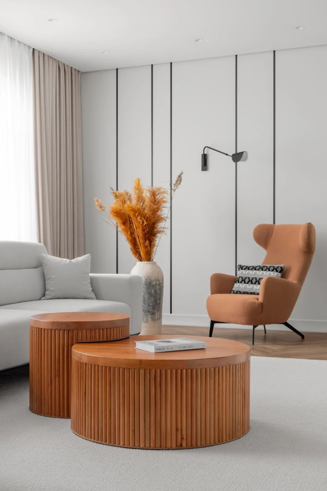 现代公寓中性自然色调设计丨Alexandra Gegi-12