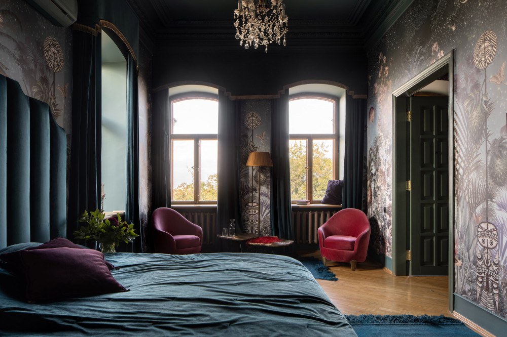 乌克兰历史公寓，古董家具打造精致闺房风格-35