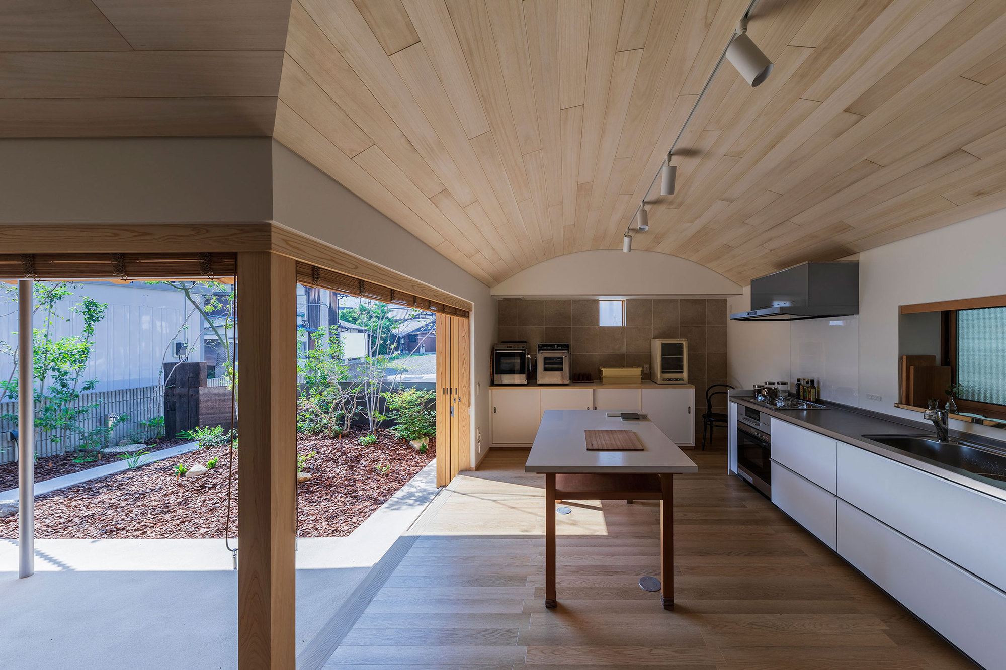 Bakery workshop space in Himi  / Takashi Okuno & Associates-12